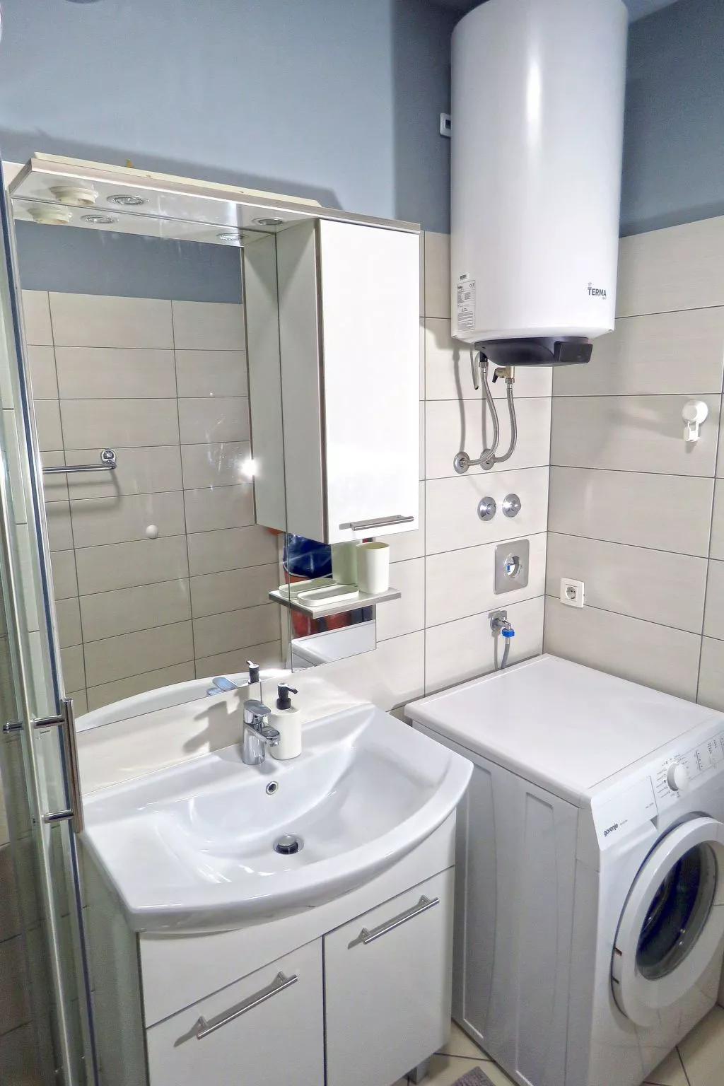 Sonniger Rückzugsort mit Privatparkplatz-Drinnen