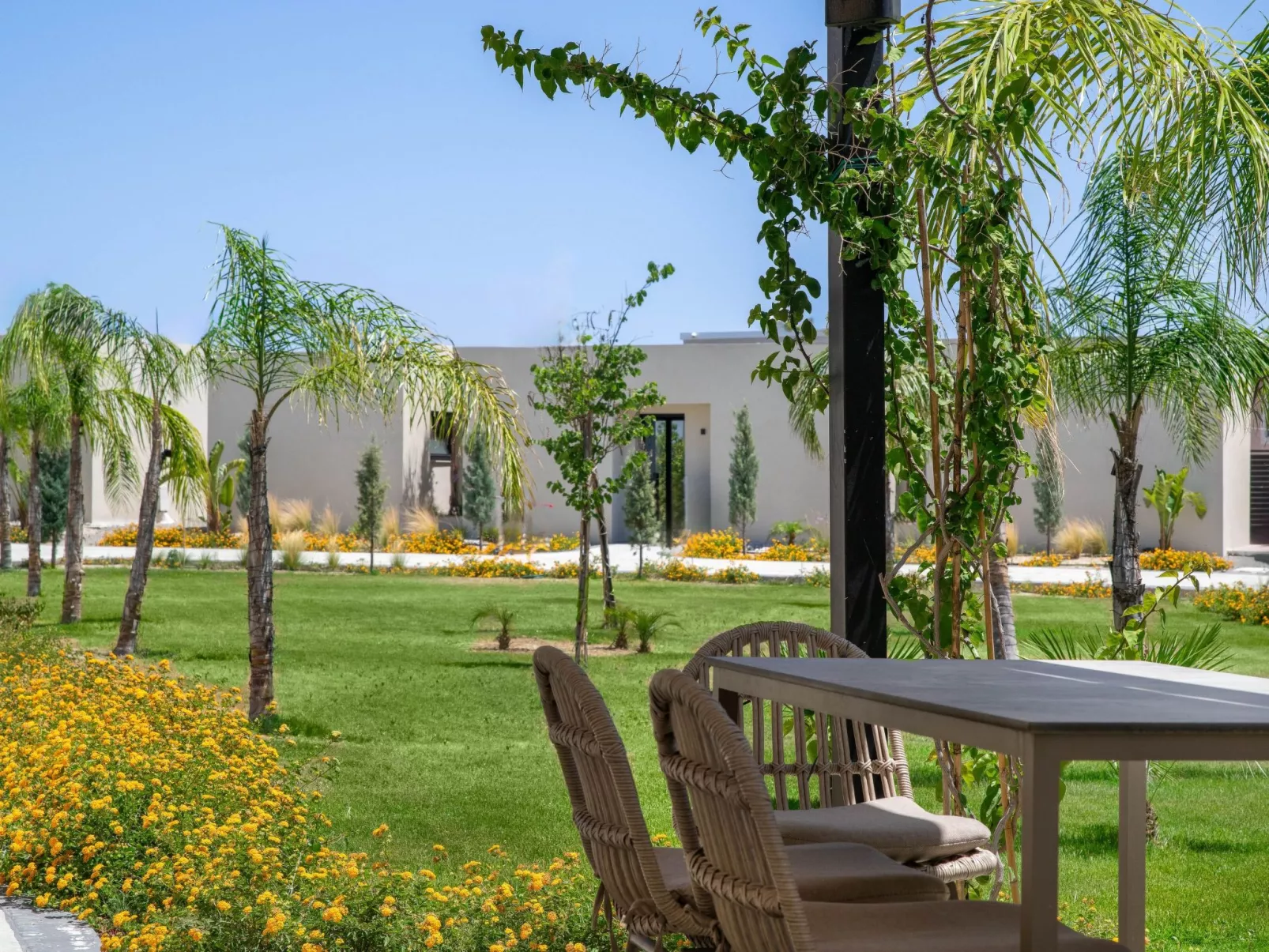 Trapezia Luxury Living -Türkis-Outside