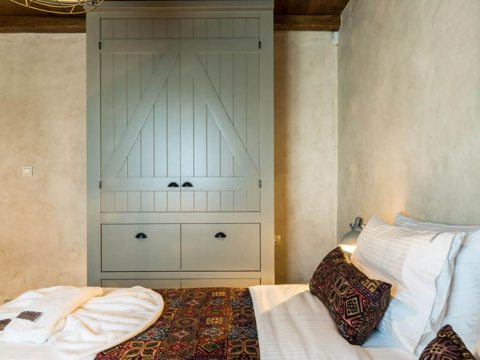 "Liodosifis" mit eigenem Pool-Image-tags.info