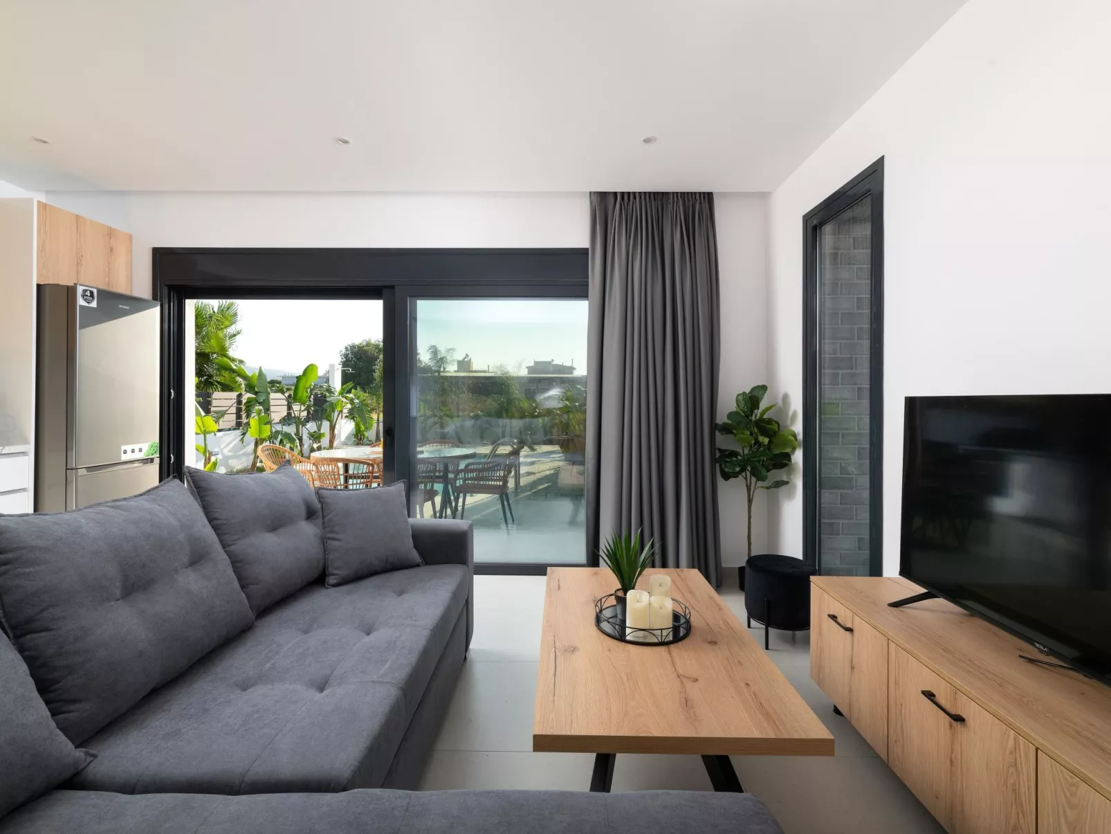 Davlakos Wohnung Rea 1-Dedans