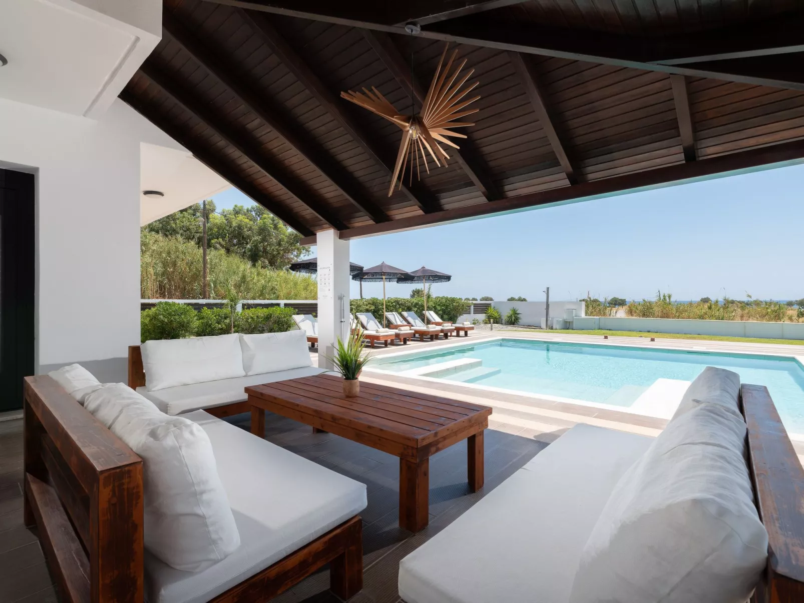 Elysianische Villa in der Nähe des Dorfes Afantou-Dedans