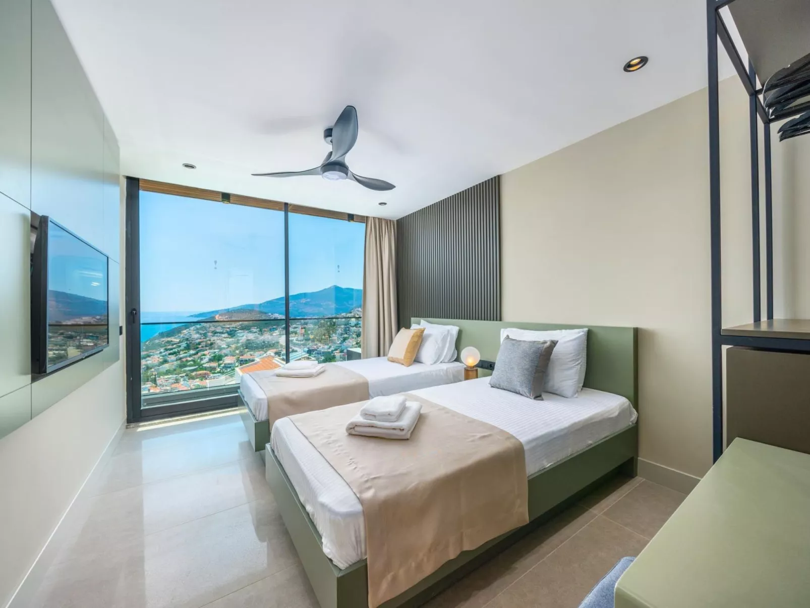 Designvilla mit Pool und spektakulärer Aussicht-Drinnen