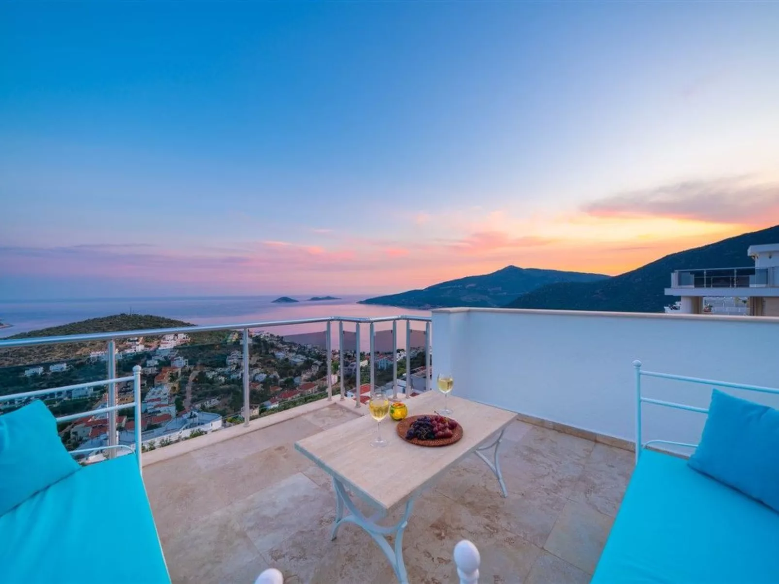 Villa Blueline mit Pool und Meerblick, im Zentrum-Dedans