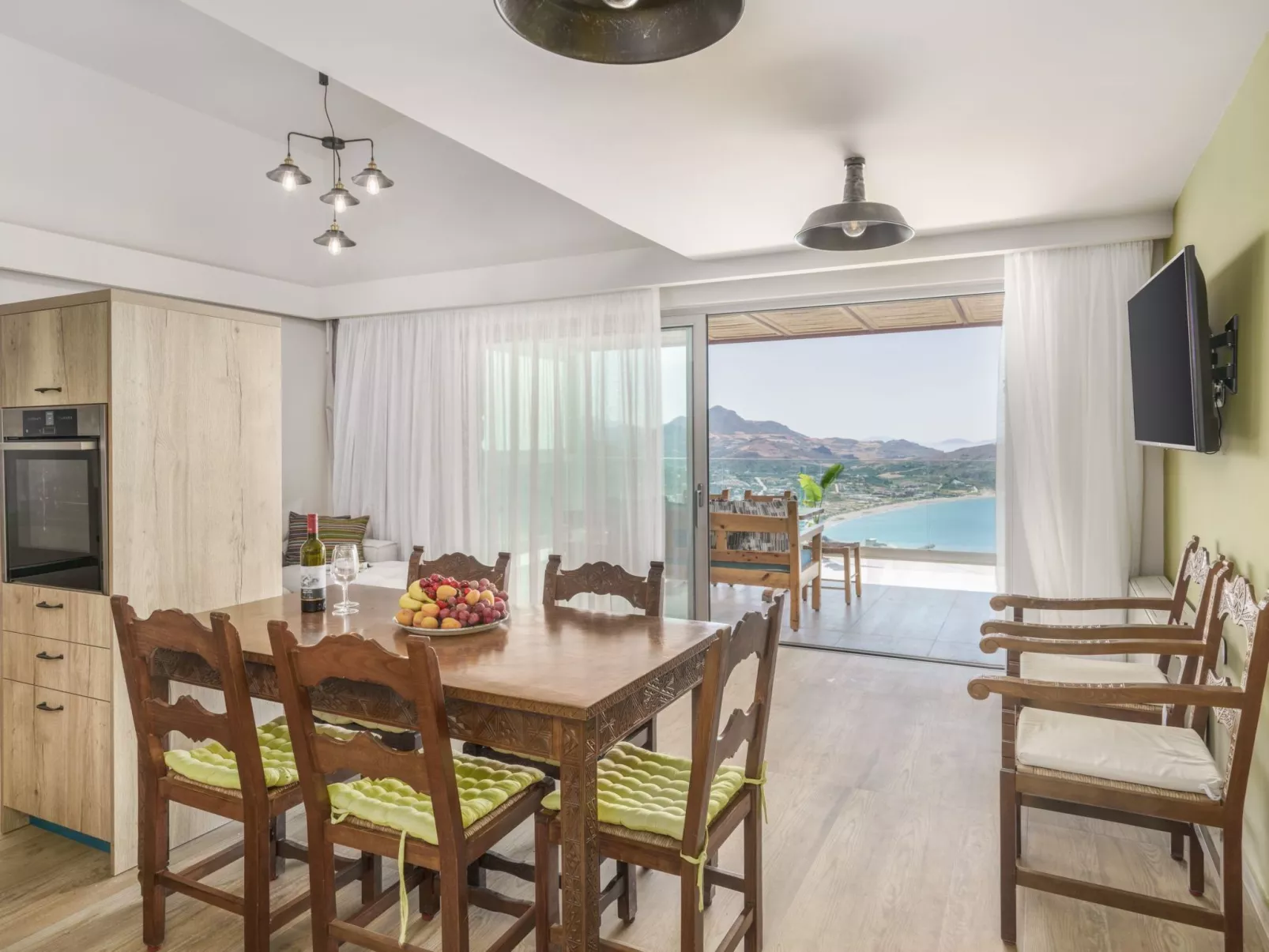 Neue Villa mit privatem Pool und BBQ, 2.5km zum Strand-Inside