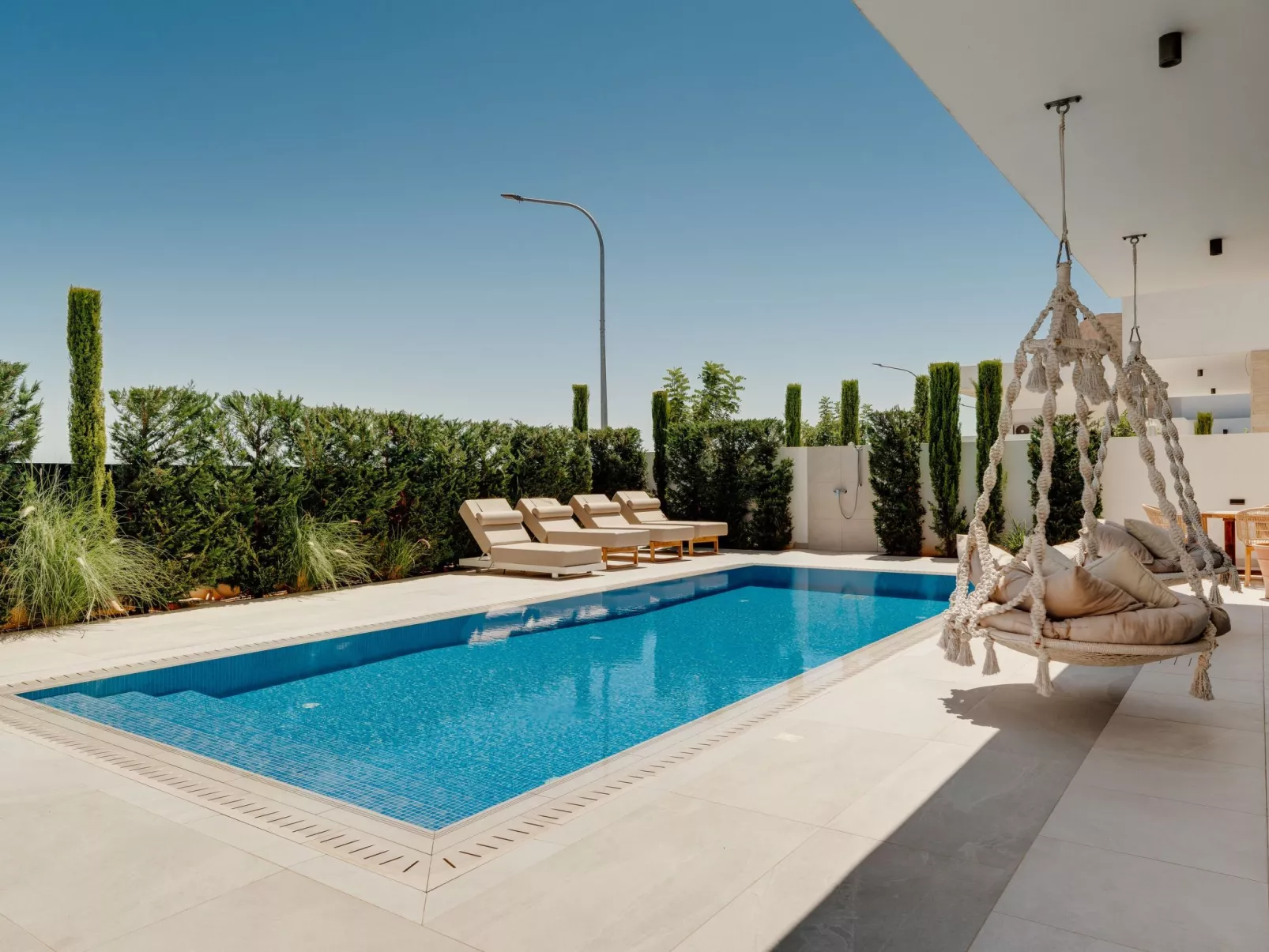 "Hercules 41" mit privatem Parkplatz-Draußen