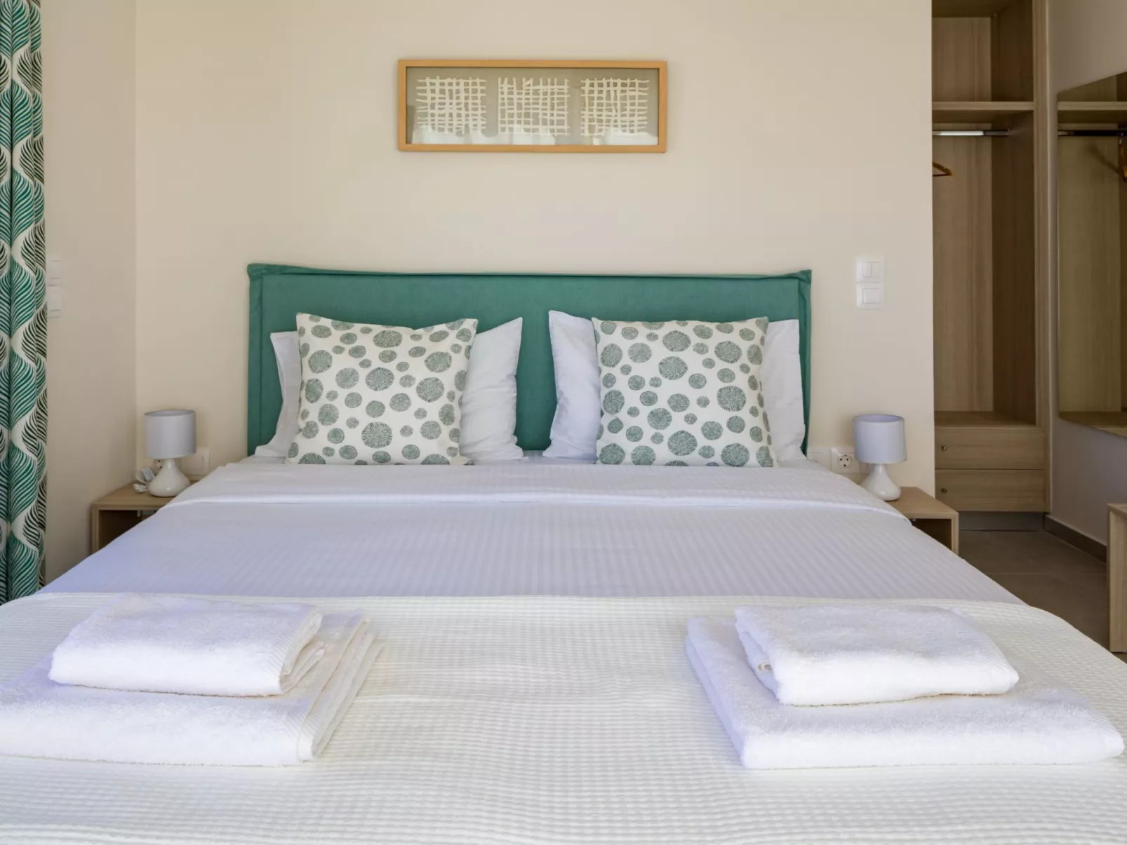 Haus in Agia Marina mit Außenpool-Image-tags.info