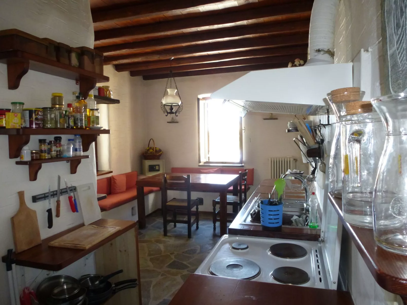 Apollon Paradise-Drinnen