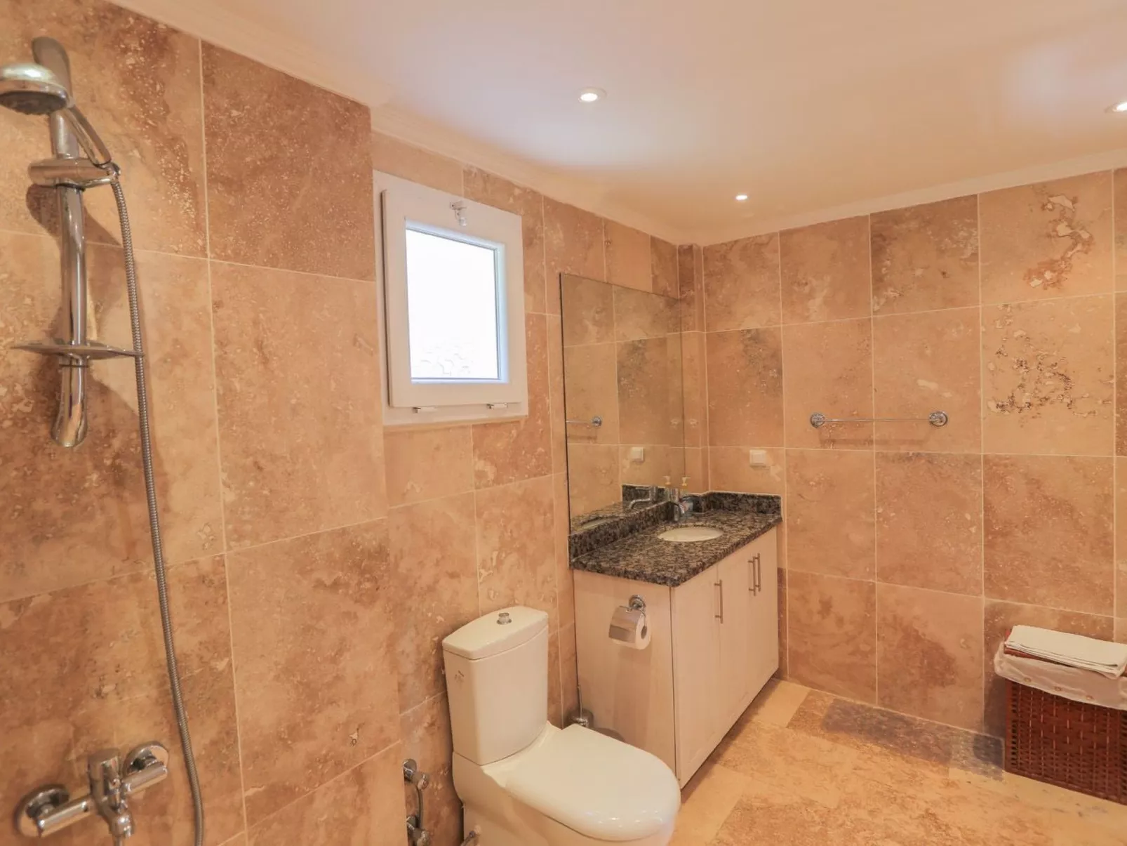 Steinhaus Villa direkt im Zentrum von Kalkan-Inside