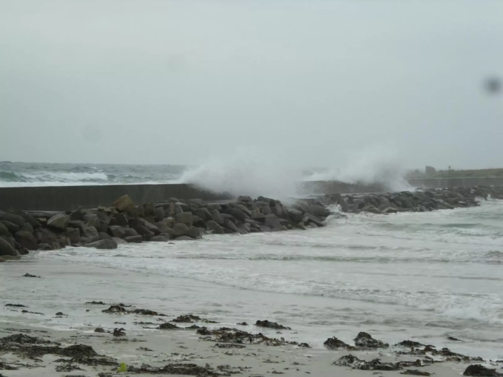 Küstennahes, bretonisches Ferienhaus mit Kamin-Dedans