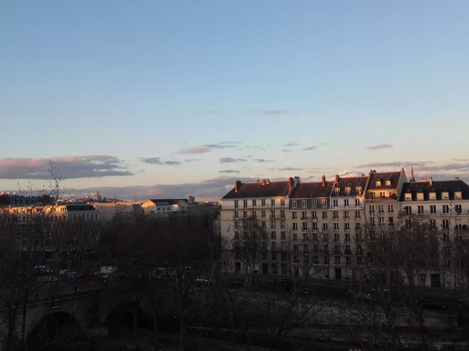 Schöner romantischer Blick auf die Seine-Draußen