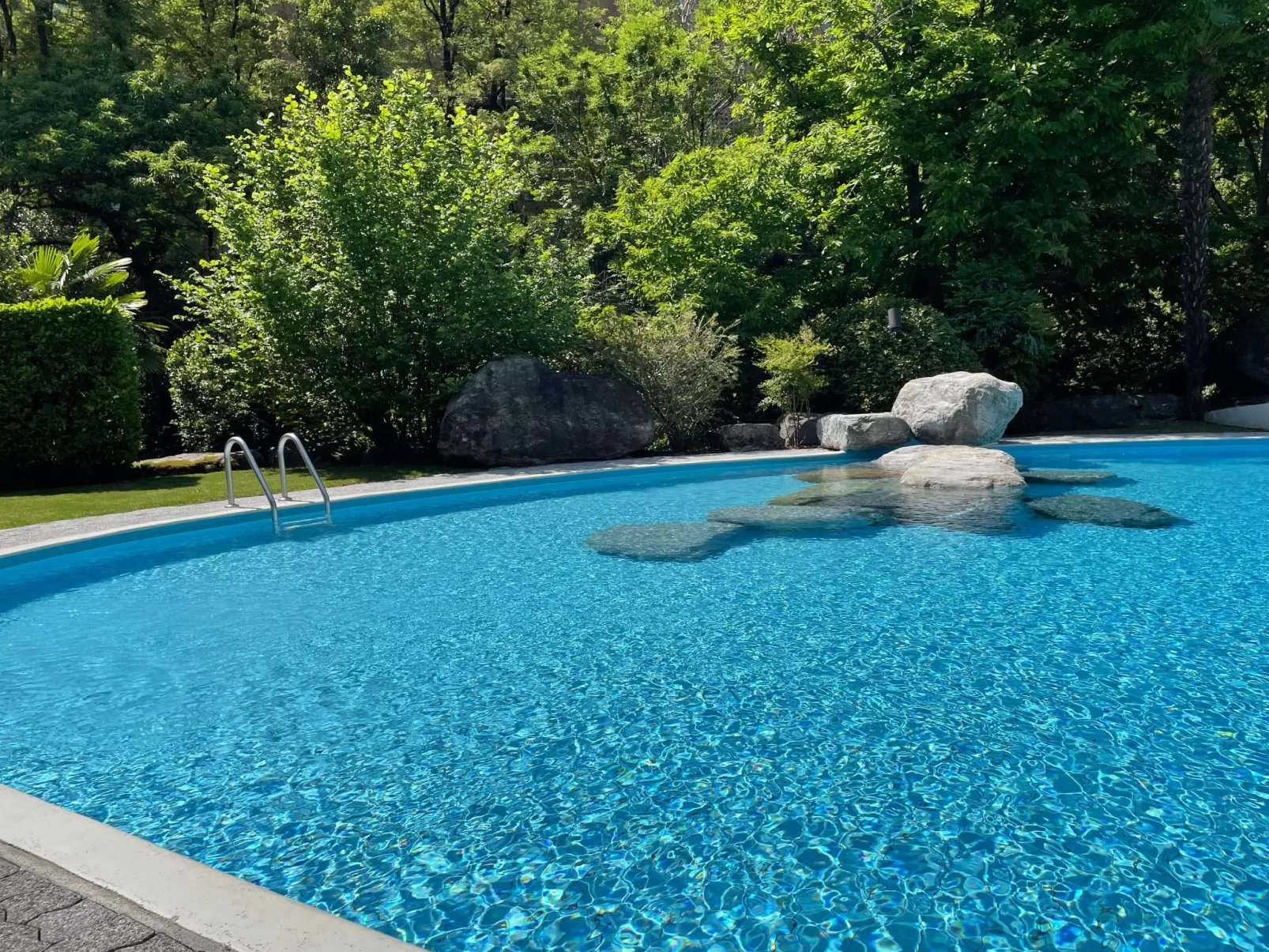 Navengana 5 mit Pool-Draußen