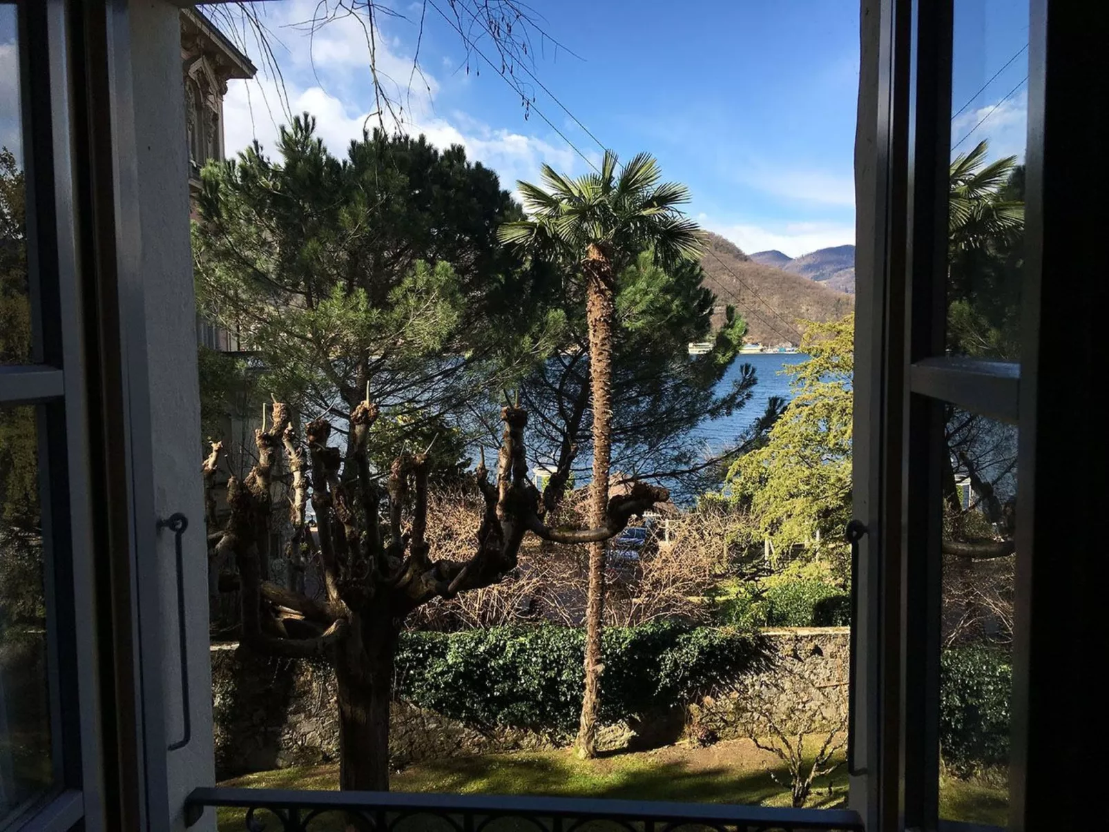 3.5-Zi.-Ferienwohnung mit privatem Seeanstoss-Dedans