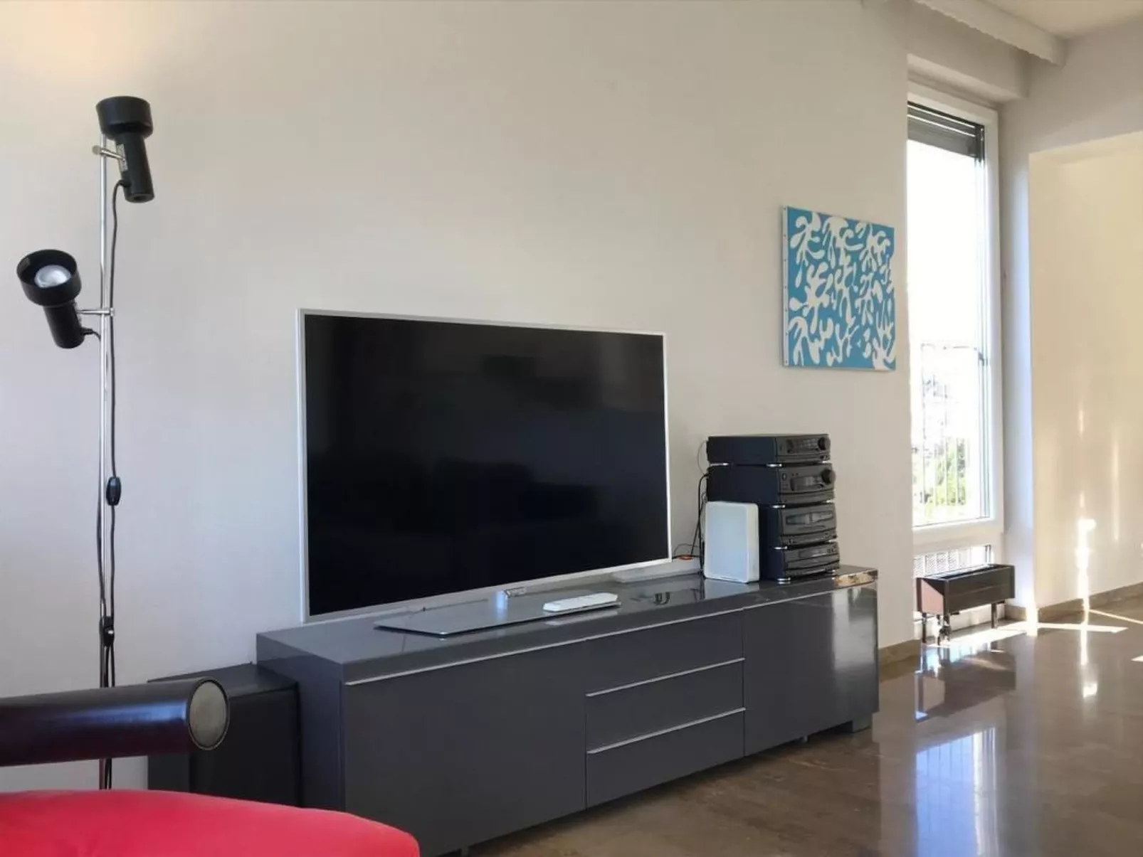 Mit Panorama-Sicht und Schwimmbad-Drinnen