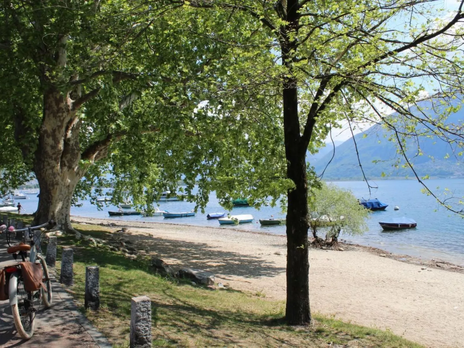 Wohnung mit blühender Terrasse, seenah-Draußen