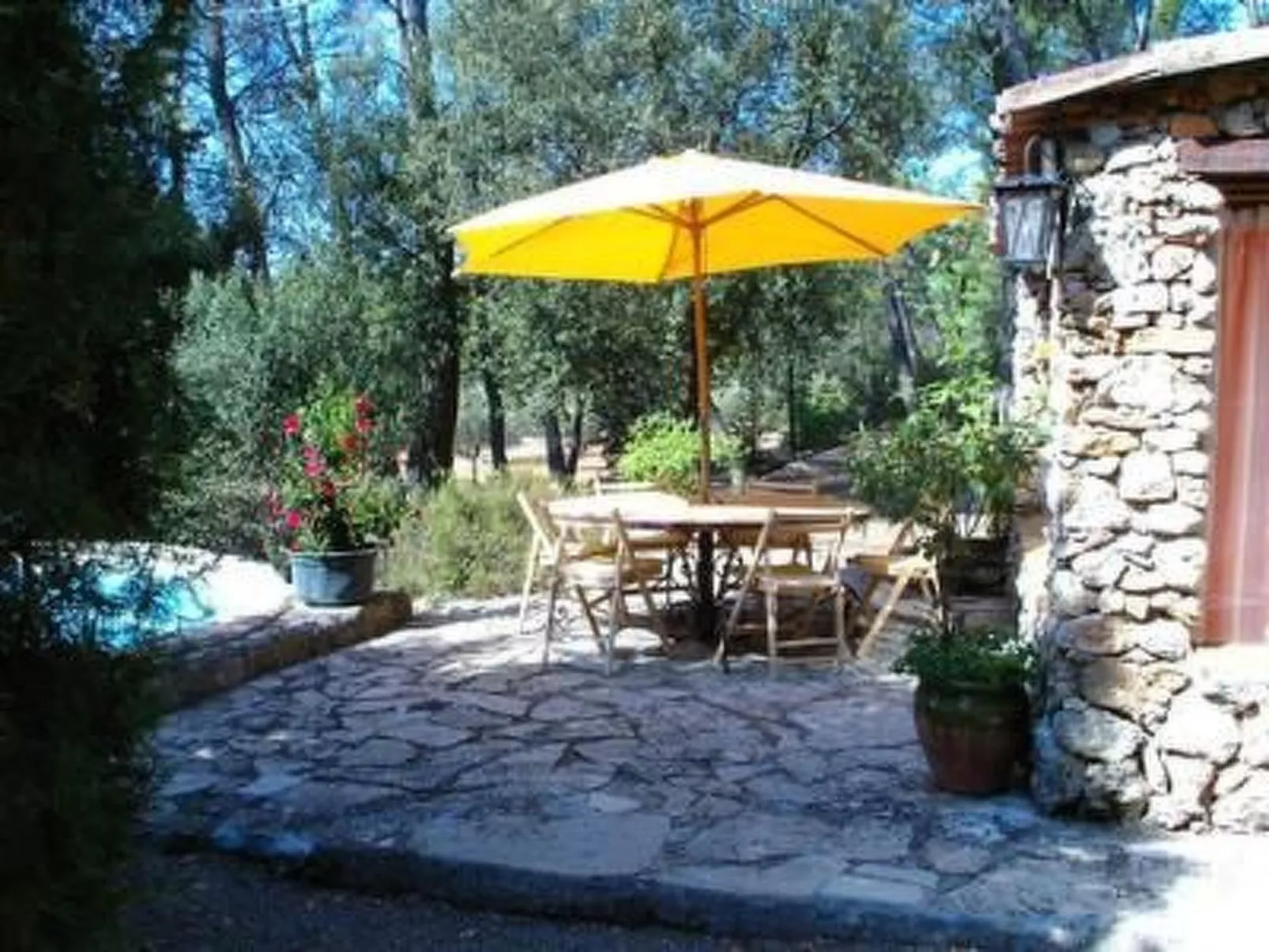 "La petite maison" (Das kleine Haus)-Draußen