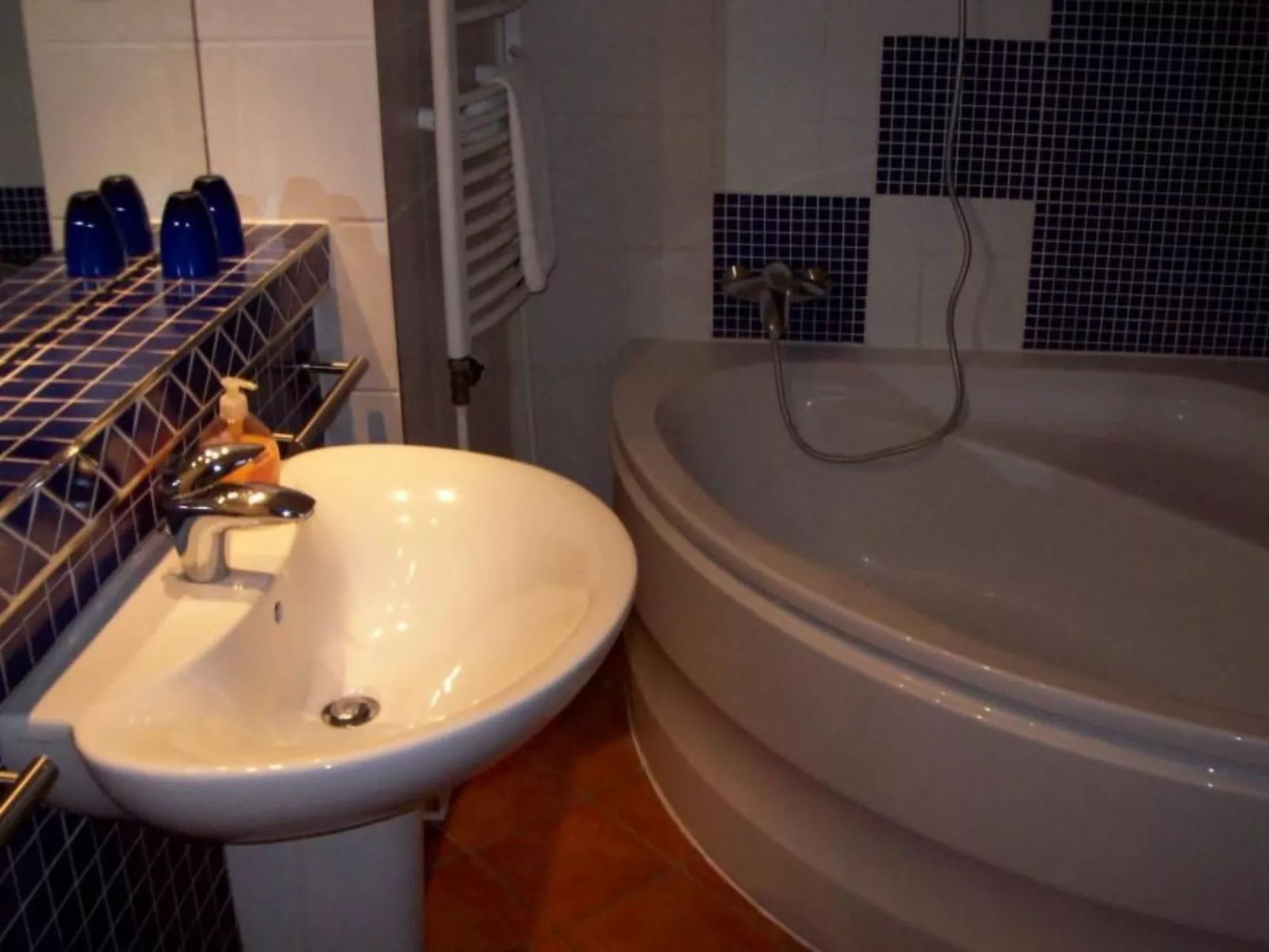 Stylische Ferienwohnung mit Südbalkon in Messenähe-Drinnen