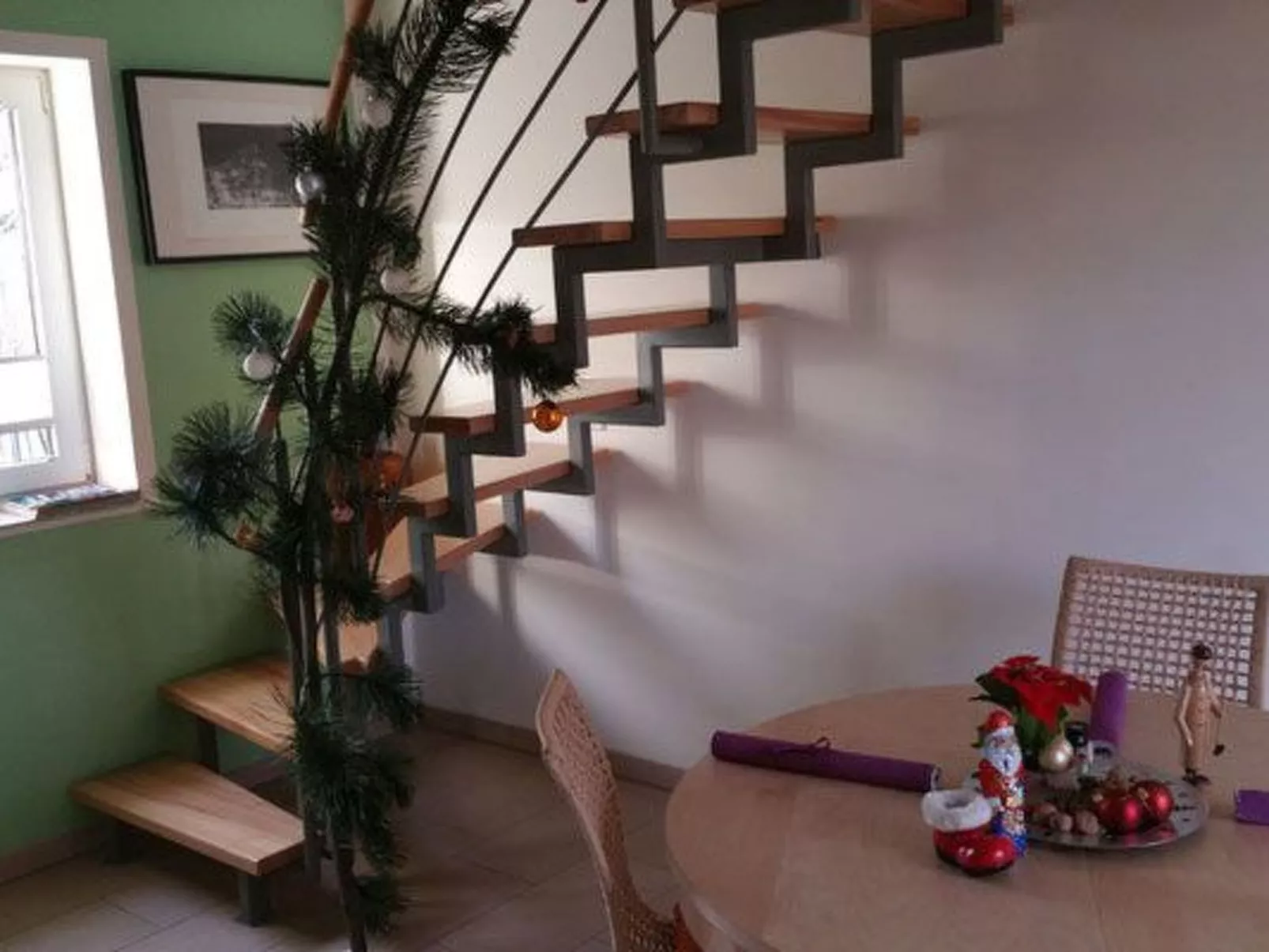 Moderne Maisonette-Wohnung mit Terrasse-Drinnen