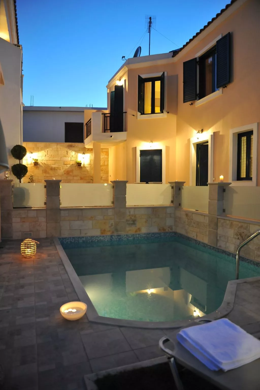 In Panormos mit kleinem Garten,Pool-Dedans