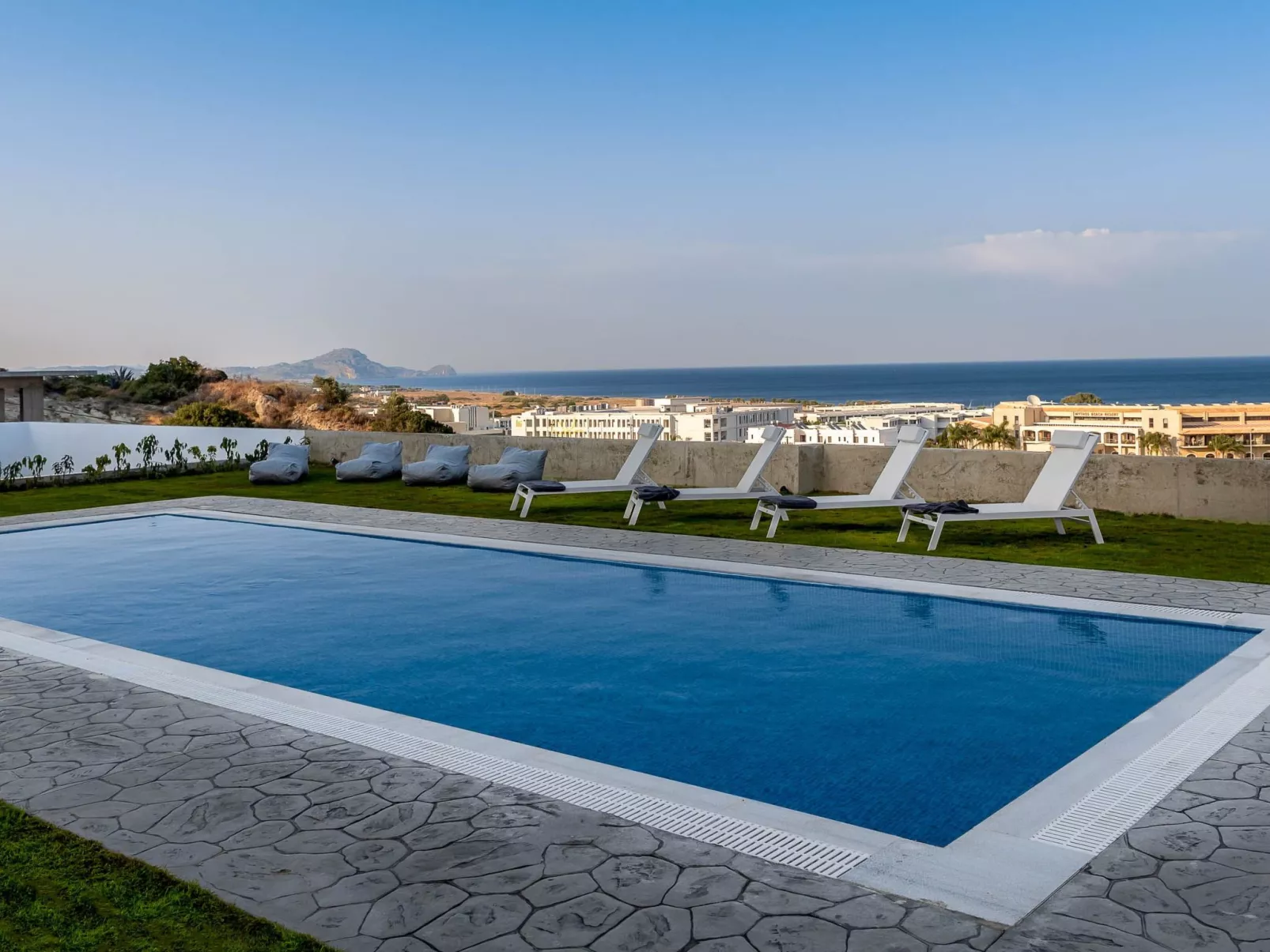 Schönes Ferienhaus in Afantou mit privatem Pool-Draußen