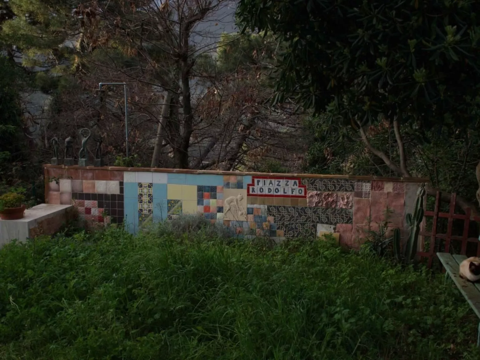 Artist's hill-Drinnen