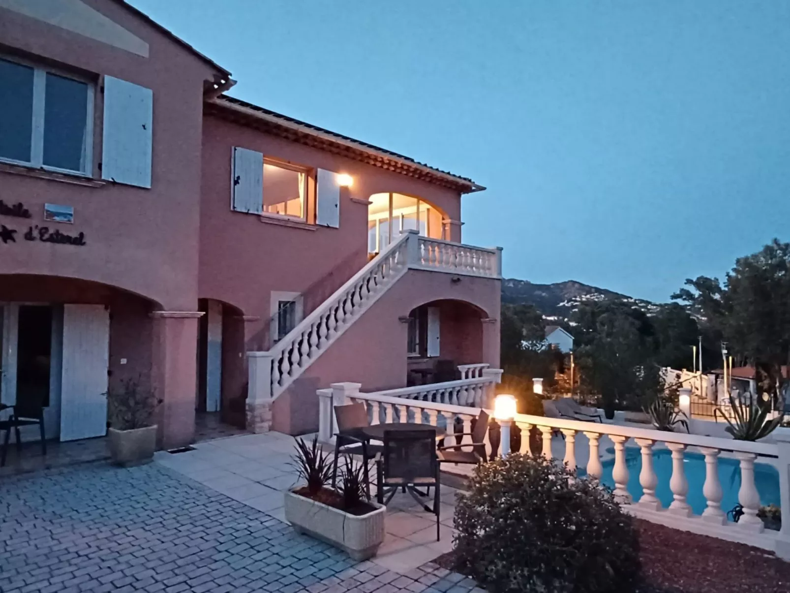 Schöne Ferienwohnung mit Meerblick und Pool-Dehors