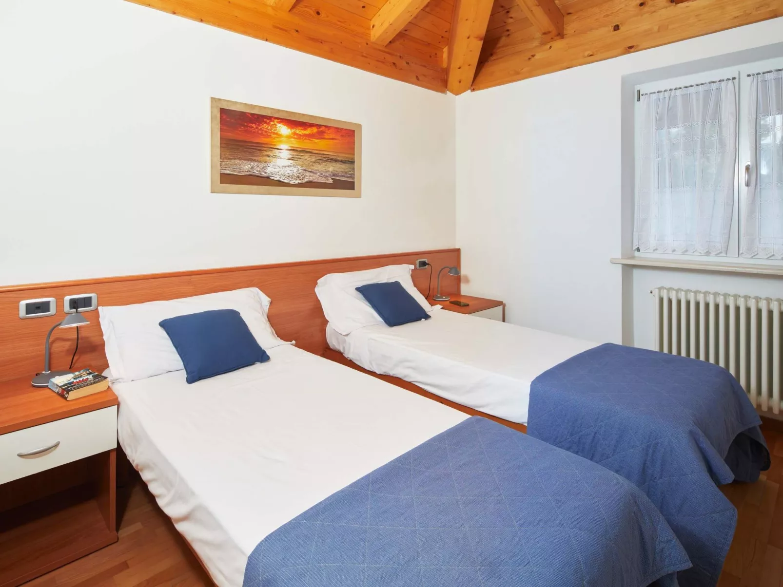 Superior-Dachgeschosszimmer mit großem Balkon BV4-Inside