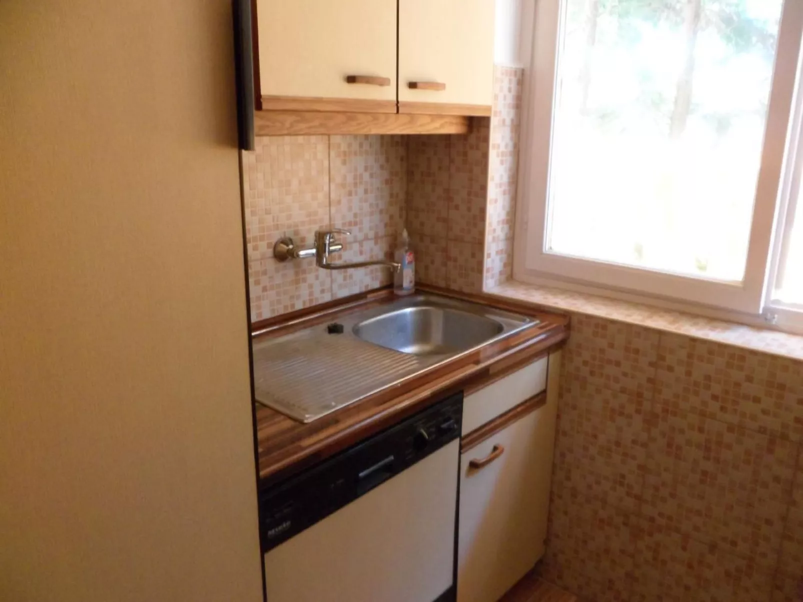 Appartement A in Strandnähe mit Terrasse und Grill - Dedans