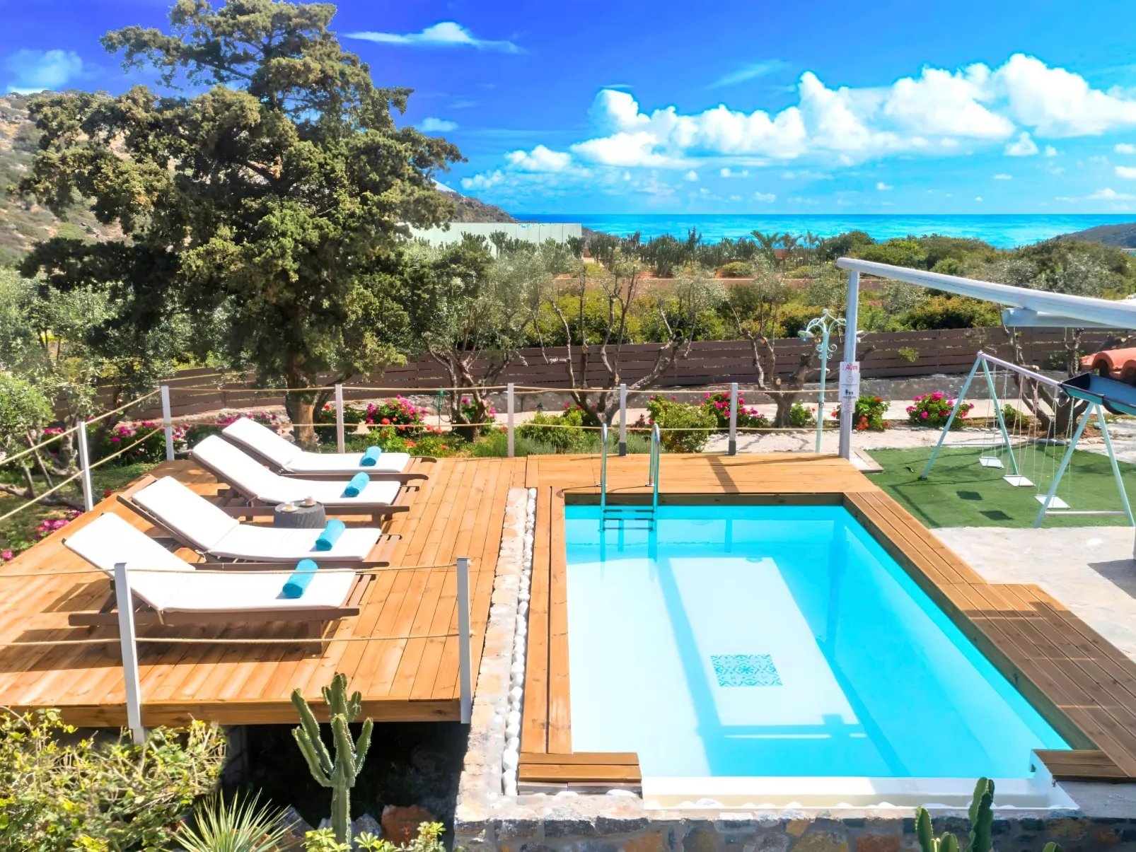 "Cretan Lodge" mit Blick auf das Wasser-Drinnen