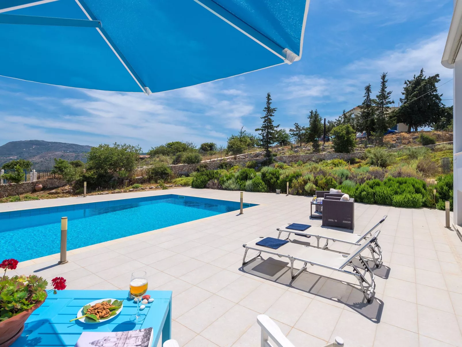 Villa mit Pool für bis zu 8 Personen. Meerblick.-Inside