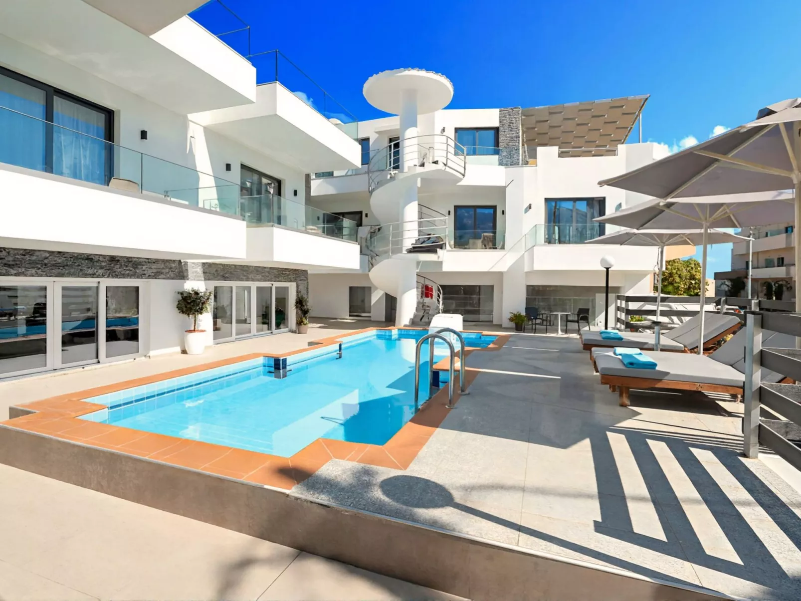 Pnoe Beachside Suite-Inside