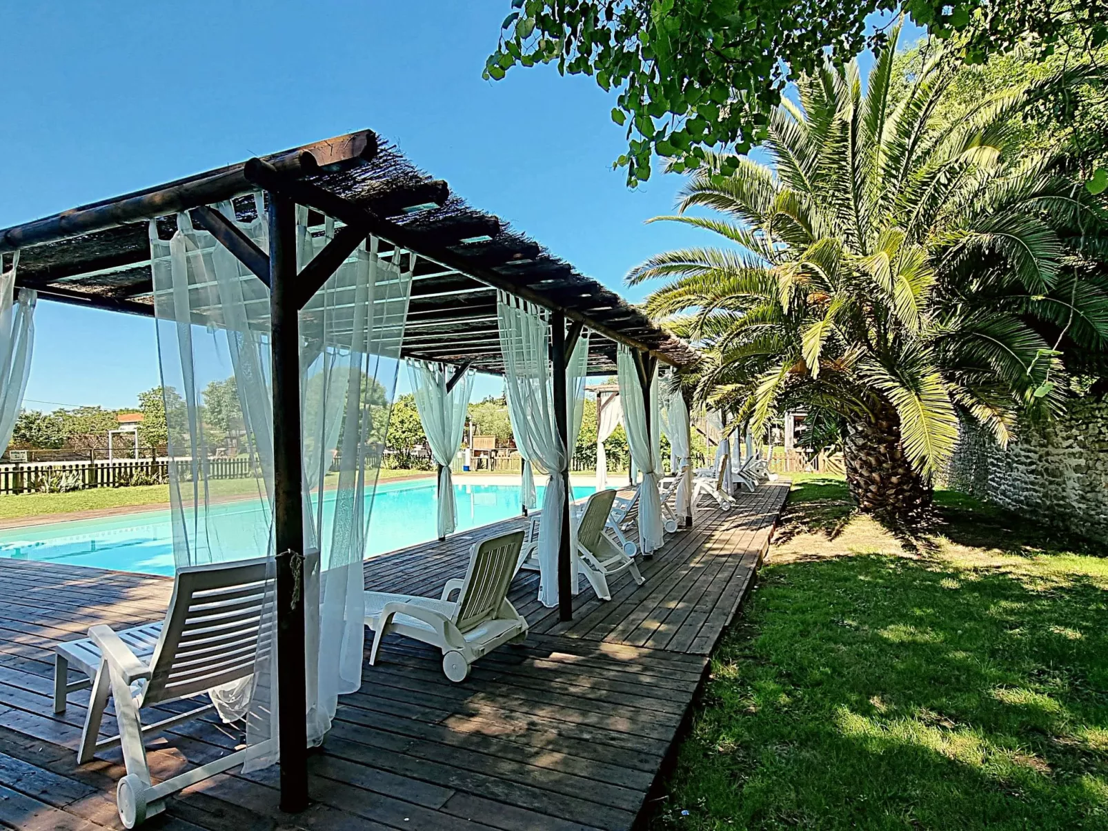 La Cave. Gite 3 chambres avec piscine-Dedans