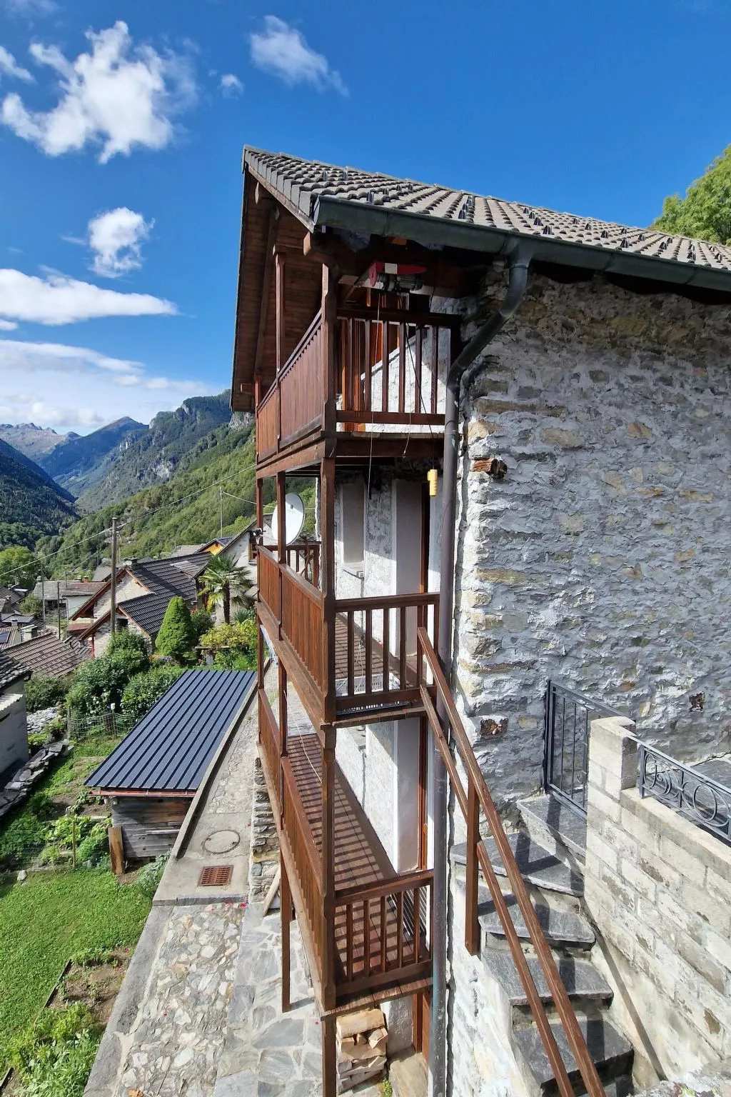 Chalet in den sonnigen Schweizer Südalpen-Dedans