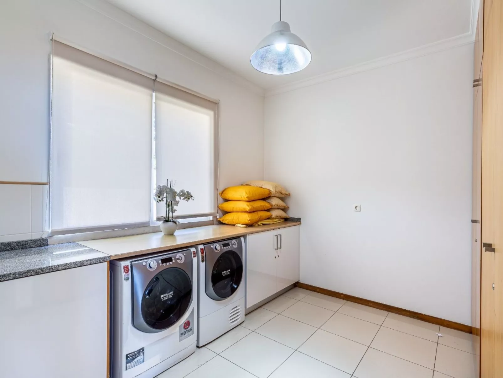 Luxuriöses Escape Village Calheta mit beheiztem Pool-Drinnen