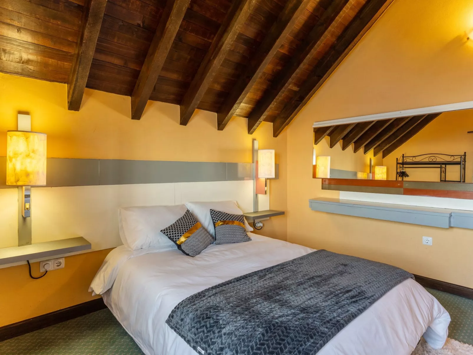 Dorf Sonnenuntergang-Drinnen