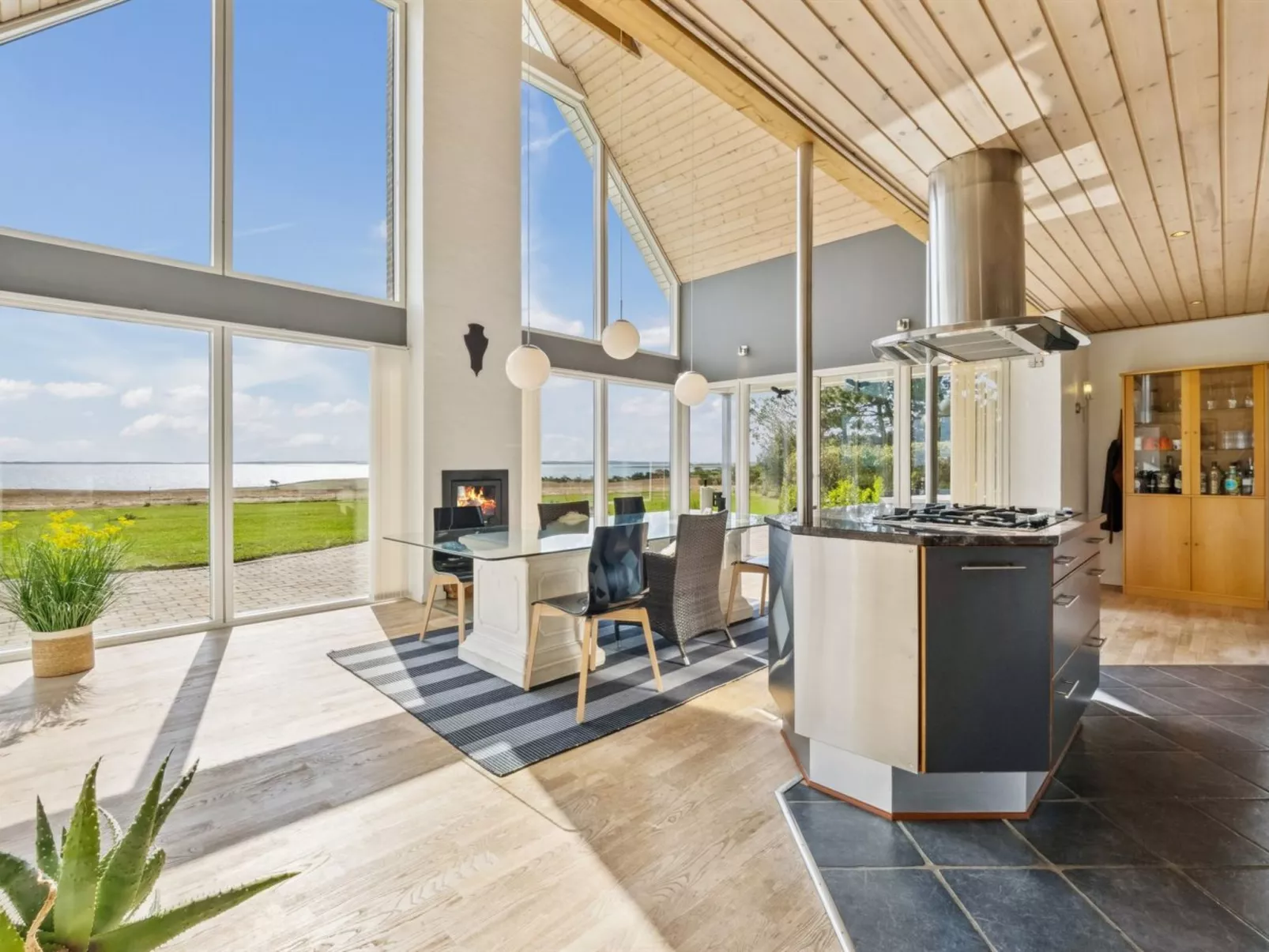 "Fridhild" - 150m to the fjord-Dedans