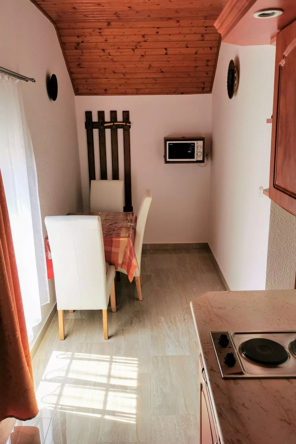 Gemütliche Ferienwohnung für 3 Personen-Drinnen