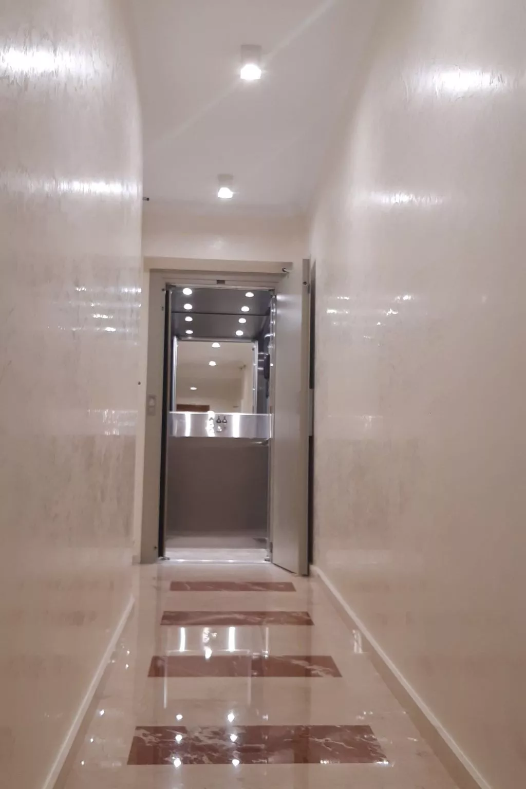 San Francisco Tourist Apartments-Inside