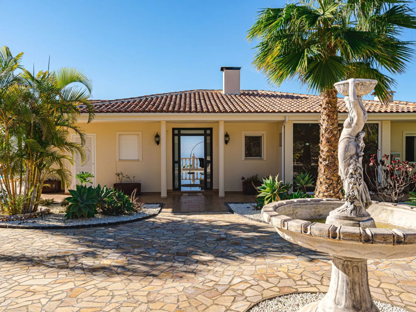 Luxusvilla mit fantastischem Meerblick-Inside