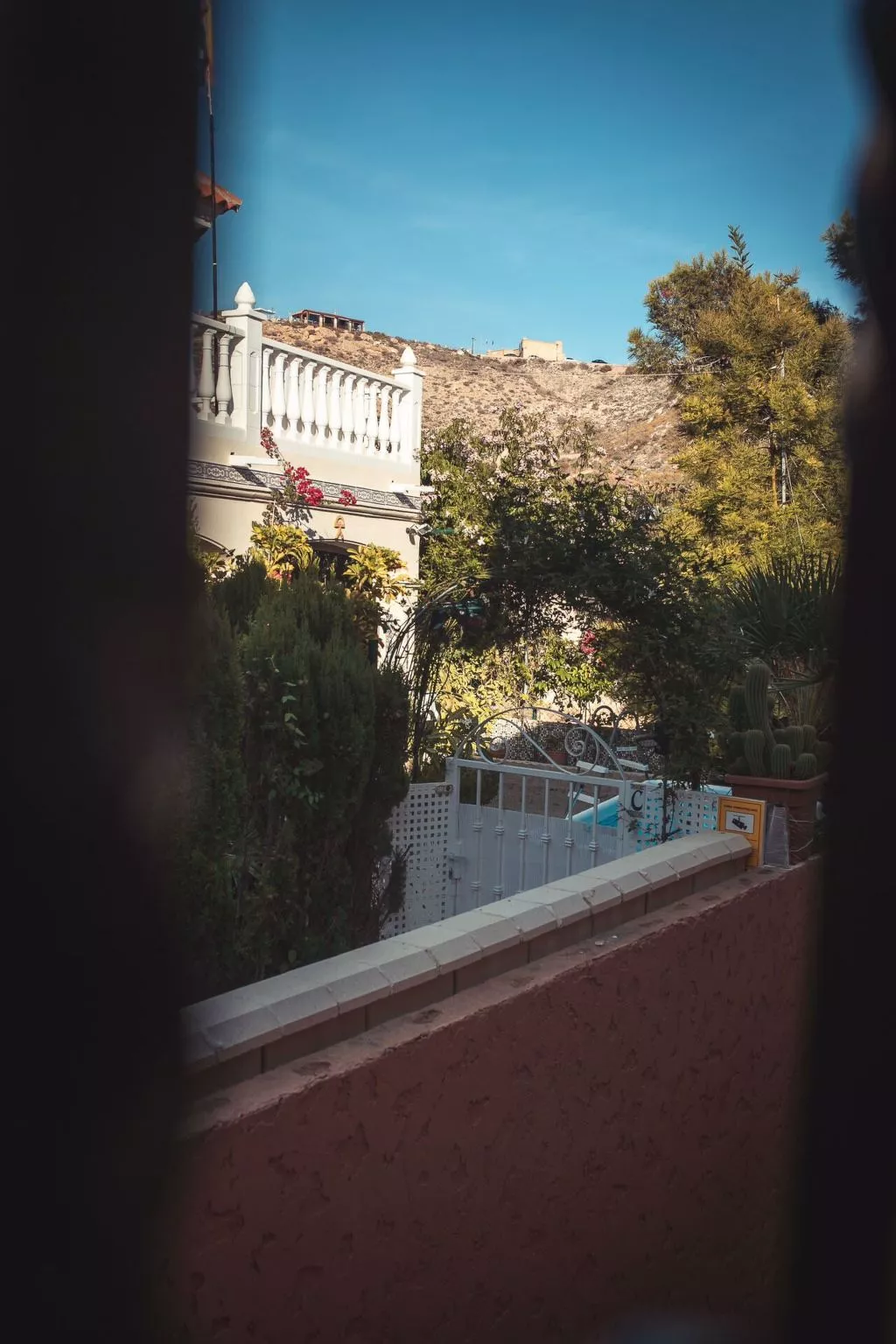 La Invincible Terreros in der 1. Reihe des Strandes-Outside