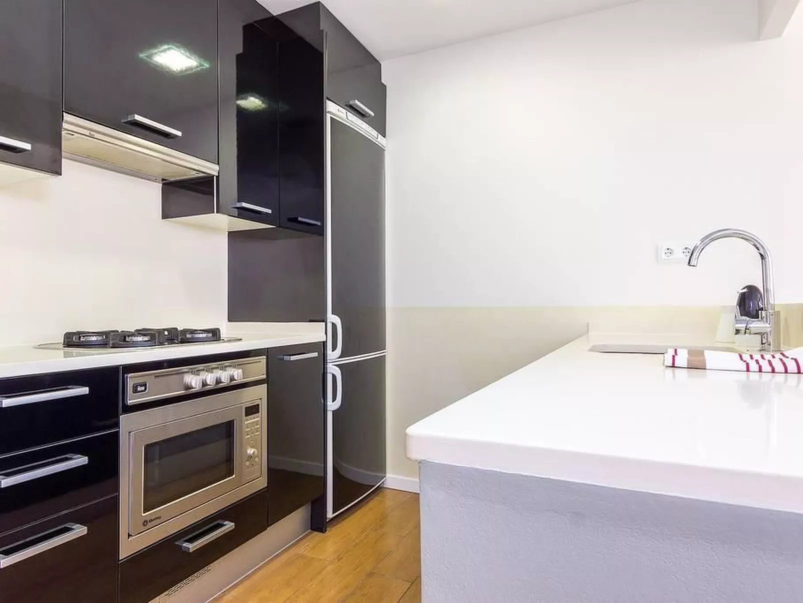 Wohnung in Gracia mit privatem Pool-Drinnen