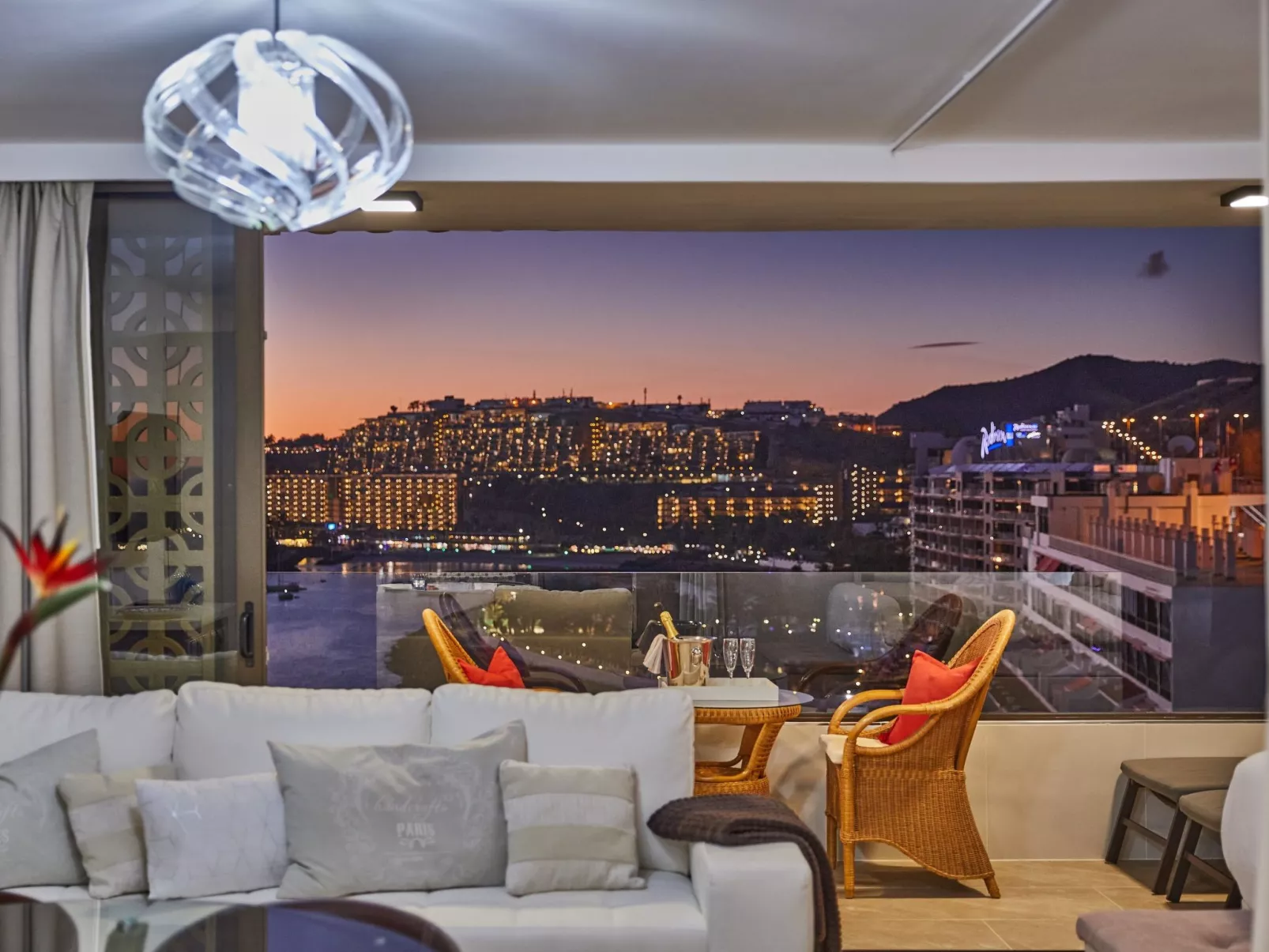 Aufwachen mit herrlichem Meerblick aus dieser schicken Wohnung-Image-tags.info