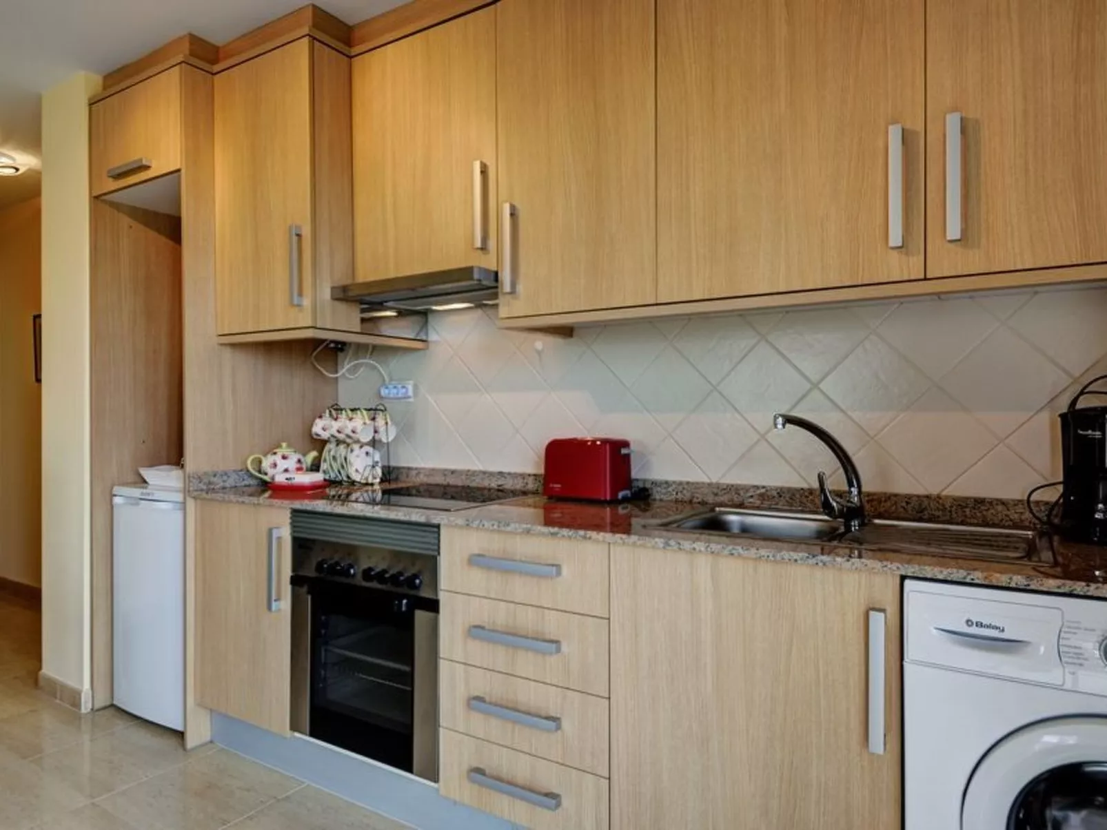 Belair mit Pool-Drinnen