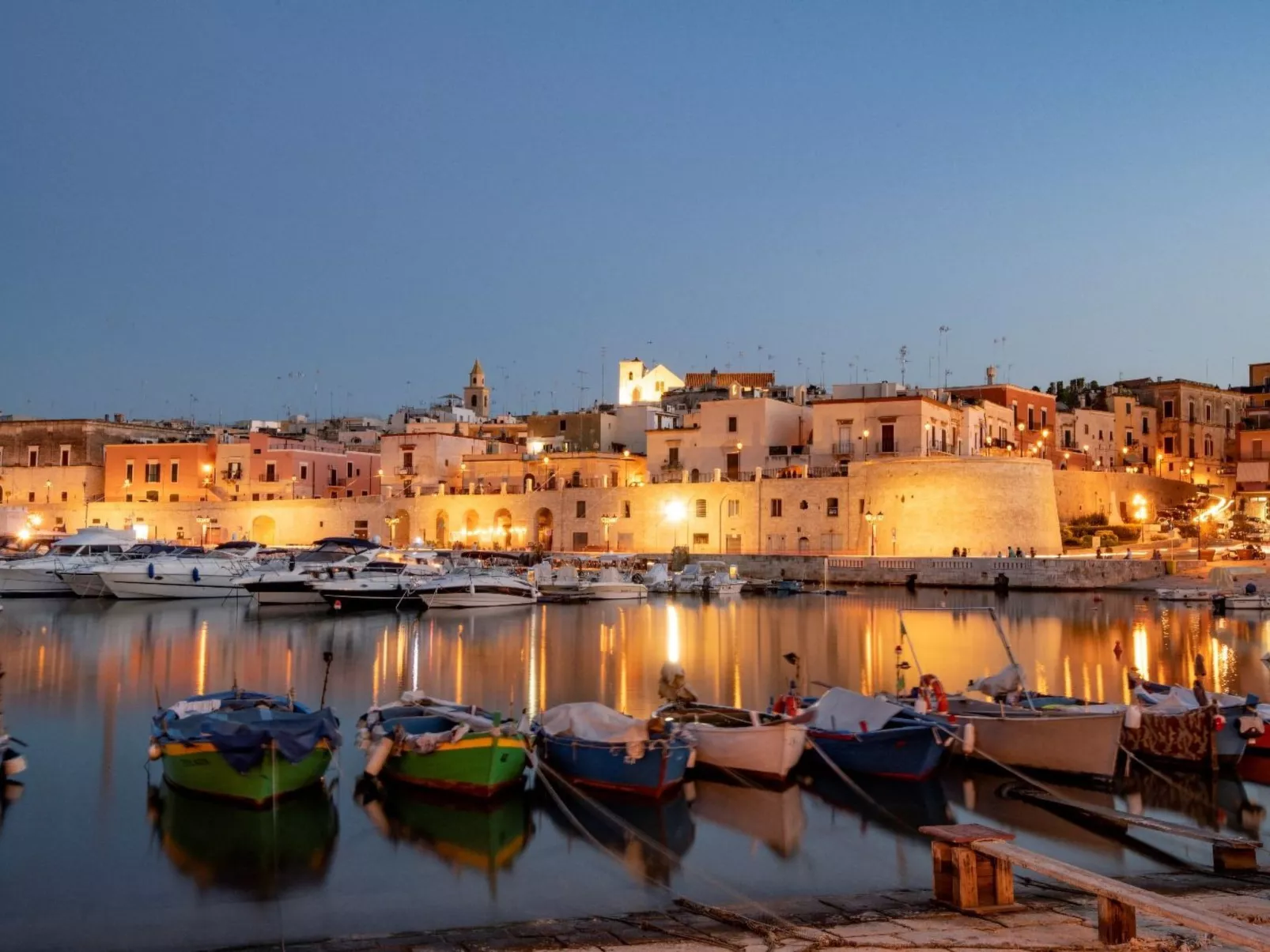 Bei Tante Gina-Dedans