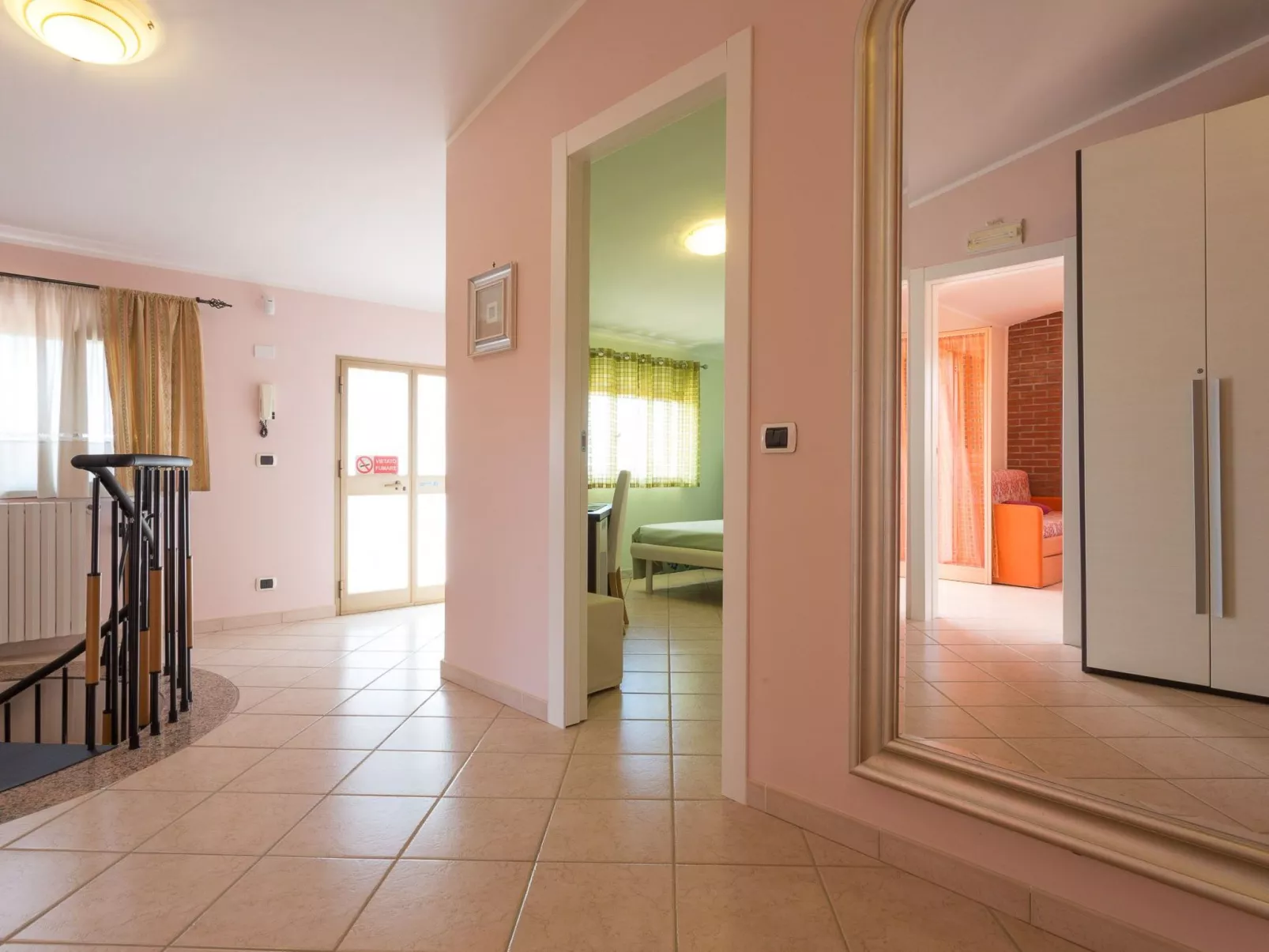 Angenehmes Haus mit privatem Pool-Dedans