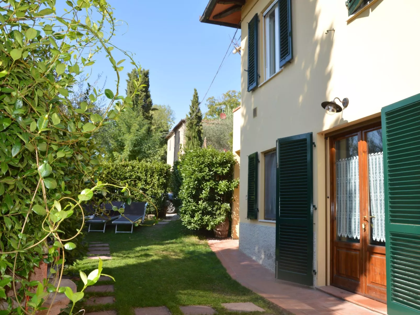 Wohnung in einem Ferienhaus mit Schwimmbad im Herzen der Toskana.-Dehors