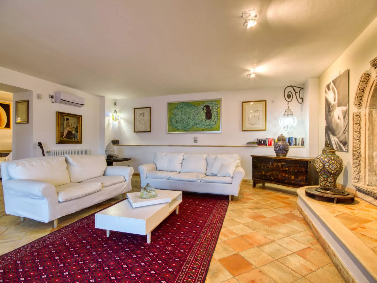 Ferienvilla mit Whirlpool-Drinnen