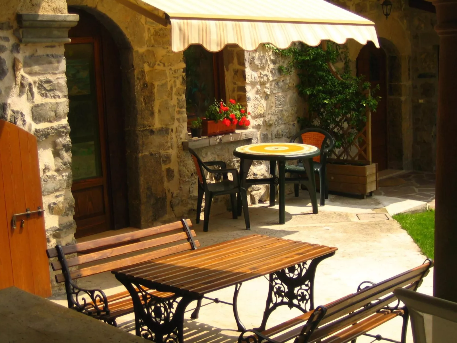 Studio-Apartment mit Zwischengeschoss in einem historischen Gebäude in Zorzino-Inside