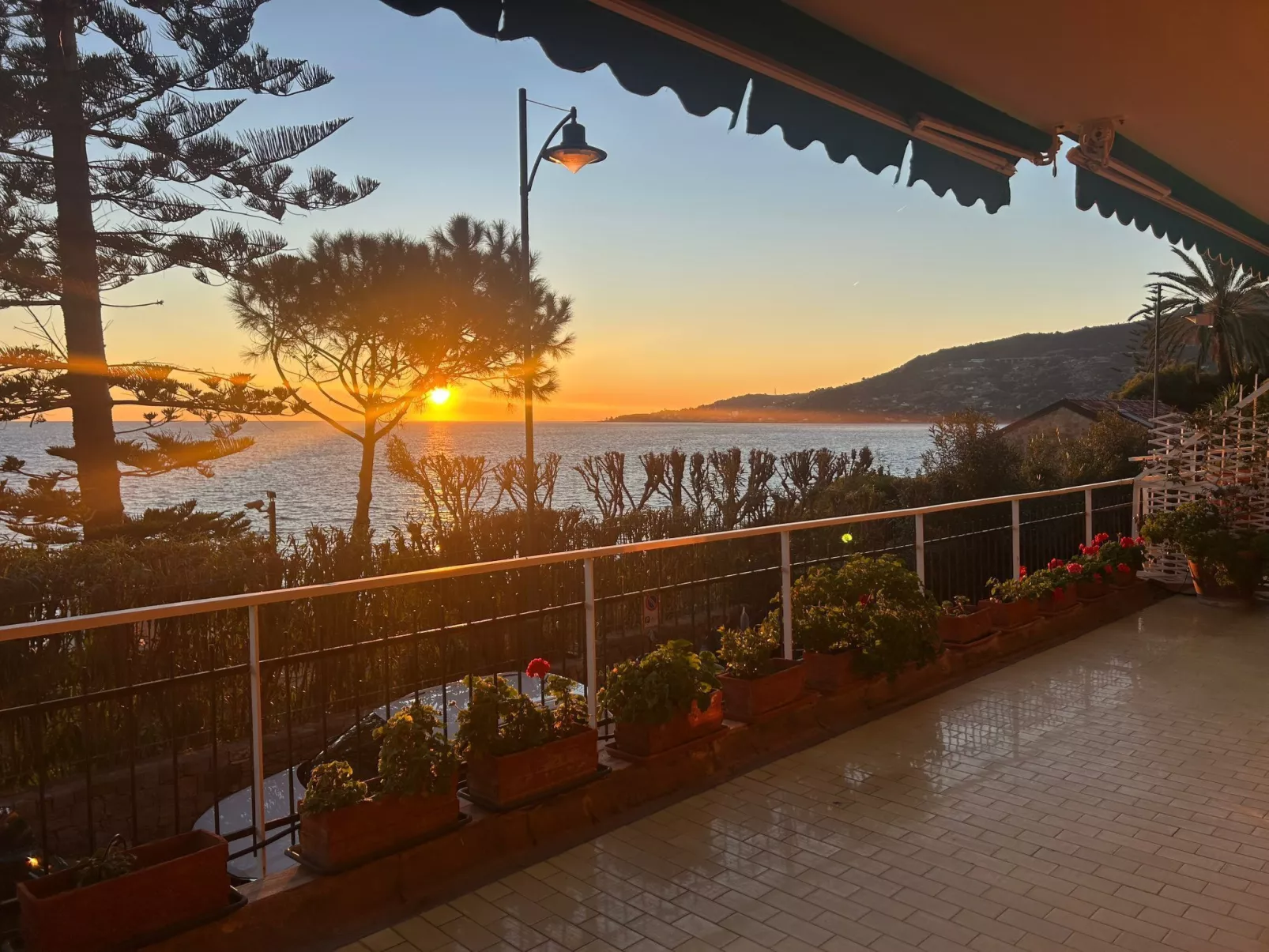 Seaside Heritage Retreat by Holiday World-Outside