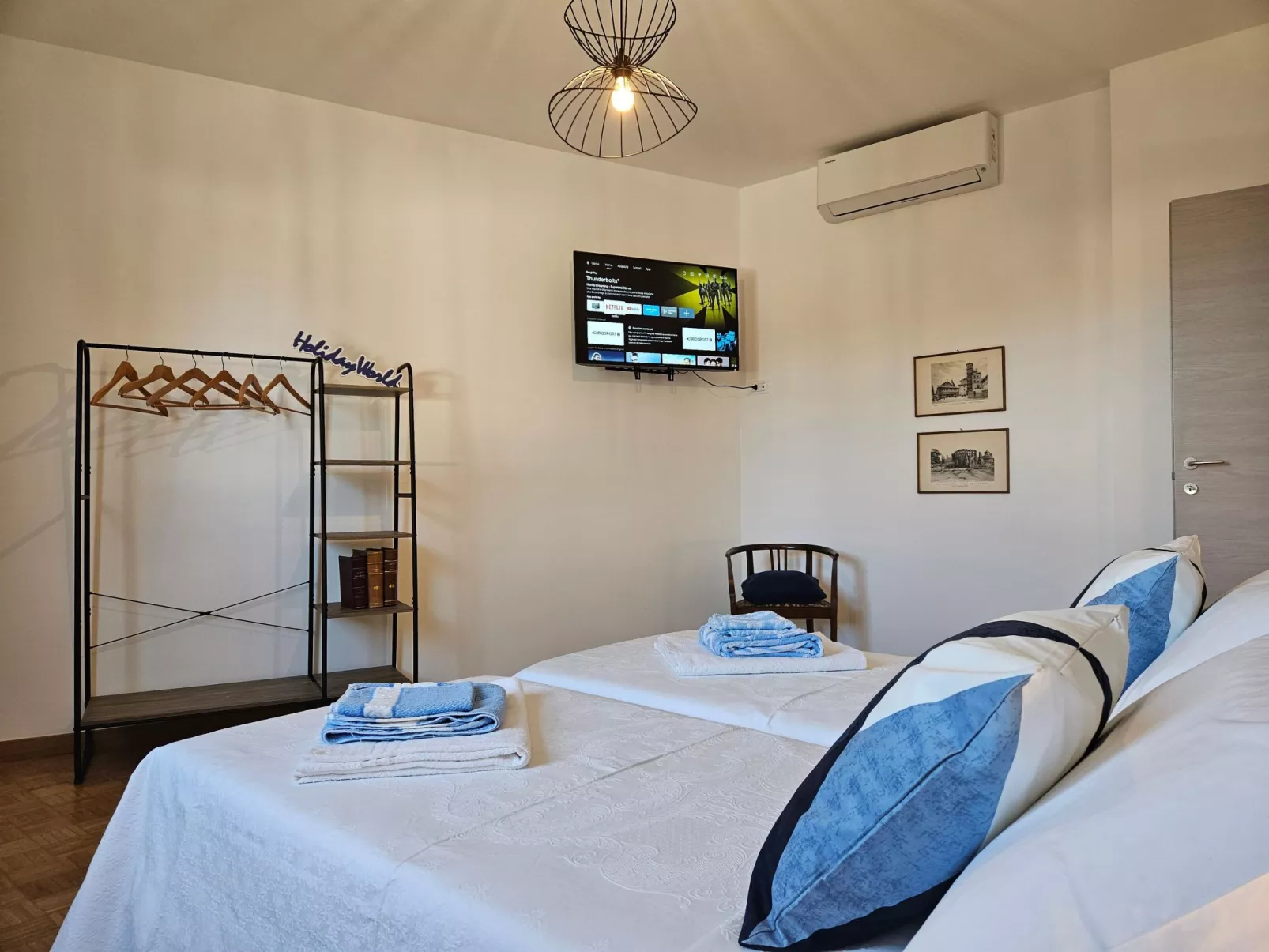 Zwischen Seen und Hügeln in Pina by Holiday World-Image-tags.info