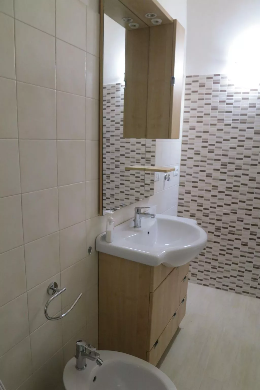 In 2015 renoviertes Ferienhaus inmitten der Altstadt mit steinernen Rundbögen-Drinnen